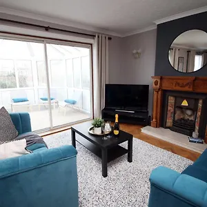 Becky's Bungalow By Ty Sa -spacious 4 Bed Bungalow , Cardiff United Kingdom